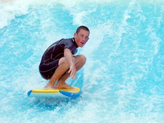 Indoor Surfing 